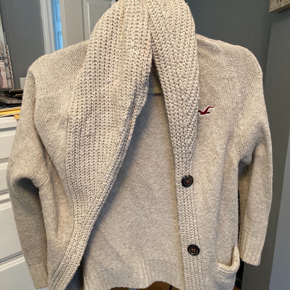 Hollister sweater